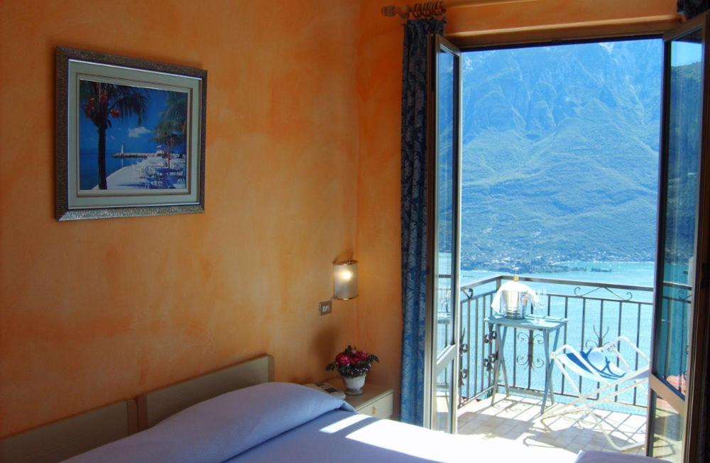 Hotel Panorama E Residence Tremosine Екстер'єр фото